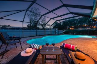 NEW Sunshine Getaway Heated Pool Hot Tub Games Villa - 0