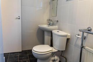 Blackpool Serviced Accommodation 1-Bed Flat by Brookland Stays with Free WiFi - 3