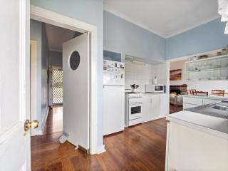 Sherwood - An easy walk to the Colourpatch Cafe and the river - 7