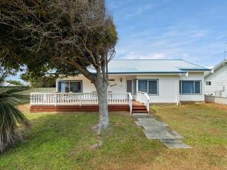 Sherwood - An easy walk to the Colourpatch Cafe and the river - 3