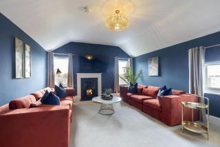 Stunning 4 Bedroom Top Floor Apartment Close to Cheltenham - 9