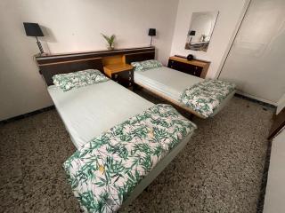 Twin Room 5-min walk to Mercado Central - 4