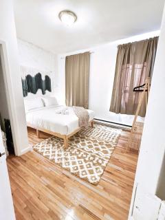 Heritage Residence Family Dream Duplex & Backyard - 6