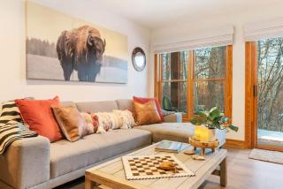 Basecamp Stays: Upscale Getaway Shuttle Hot Tubs - 0
