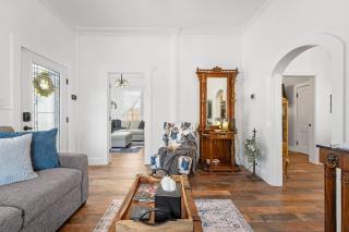 Historic Cottage, Modern Comforts & EV Charger - 7