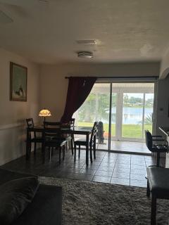 Lake Front Entire Home FL Getaway - 2