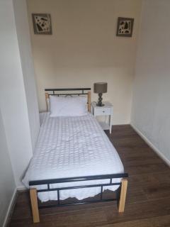 Leyland Town Centre Quiet Hub 2 bedroom 4 beds superfast WIFI free parking close to station and High Street - 5