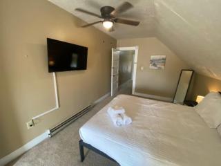 Your Central Columbus Retreat Awaits 5 BR 2 Bath - 4