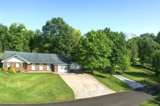 2 Blocks to Parkway! 5BR3BA Ranch wHot Tub FREE Attraction Tickets - 8