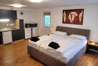 idylischer Bachplatz - 3