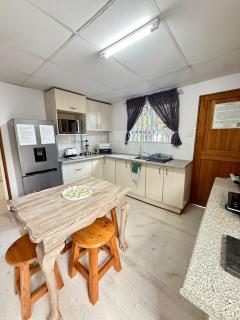 The Lemon Tree Self Catering Cottage - 3