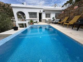 Preciosa casa con piscina desbordante y vistas al mar - 7