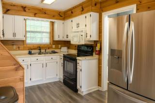 2 Blocks to Parkway! 5BR3BA Ranch wHot Tub FREE Attraction Tickets - 3