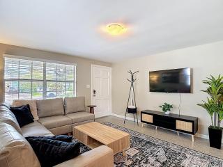 Sunny San Miguel. Walkable. 3 bedrooms - 8