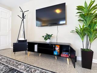 Sunny San Miguel. Walkable. 3 bedrooms - 6