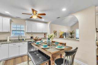 Great Downtown 4BR with 8 Beds and Foosball Fun - 1