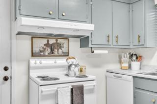 3BR Near River St and Forsyth with Porch and Parking - 1