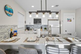 Golden Aura 3 min walk to beach & Pool Access - 5