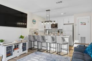 Golden Aura 3 min walk to beach & Pool Access - 4