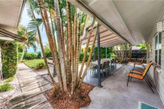 Vibrant Beach Studio 2-more units also available - 9