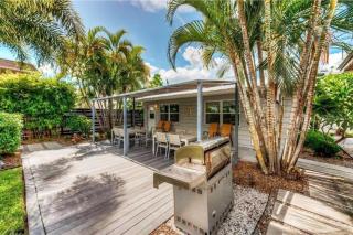 Vibrant Beach Studio 2-more units also available - 7