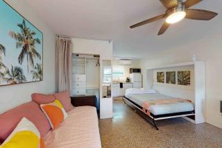 Vibrant Beach Studio 2-more units also available - 2