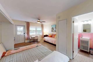 Vibrant Beach Studio 2-more units also available - 1