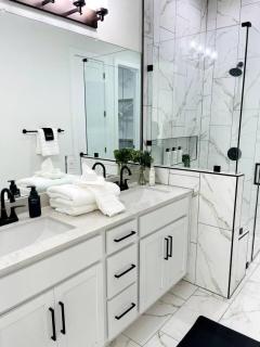 Stylish Oasis - Near City Center - Mins 2 Downtown - 7