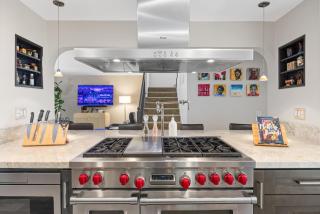 Porter Ranch Retreat with poll and tennis court - 2