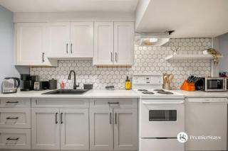 Sundance 1BR Private Suite near Fish Creek Park – Queen Bed, Workspace, Full Kitchen - 9