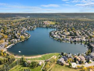 Sundance 1BR Private Suite near Fish Creek Park – Queen Bed, Workspace, Full Kitchen - 6