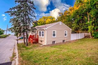 Mineola Bay Lakeview and Access - Fully Furnished Monthly & Seasonal Rental in Fox Lake - 9