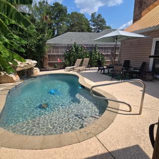 The University of South Alabama Poolside Getaway 'Veteran Own Business ' - 3