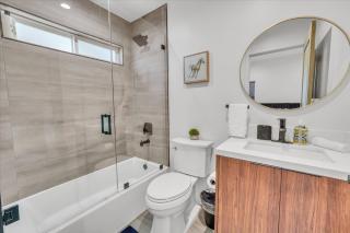 LA Haven Spacious Townhome - 2