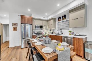 LA Haven Spacious Townhome - 7