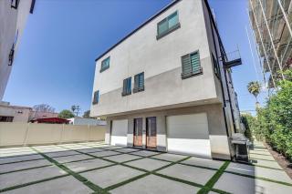 LA Haven Spacious Townhome - 9