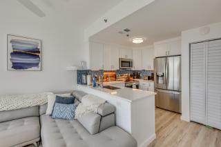 Walk to Sand! Modern Okaloosa Island Condo - 5