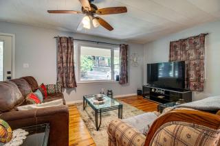 Near State Park and Spring River Family Gem with Yard - 7