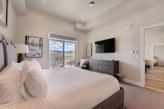 2 Bedroom 2 BATH Condo with Pool, Sauna, Views & MORE - 8