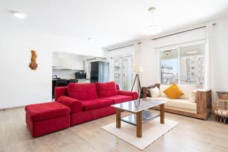 Sunny & Stylish City Centre Living - 2