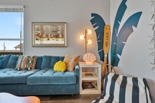The Neon Moon home - 5