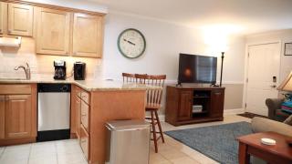 Broadway Beach Getaway Unit 2 - 4