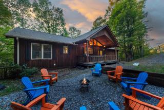 Wolf Summit Retreat Hot Tub Arcade Games - 8