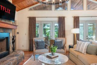 Wolf Summit Retreat Hot Tub Arcade Games - 1