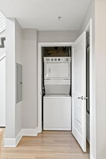 Spacious Loft- Hollywood Free Pool, Parking, Gym - 5