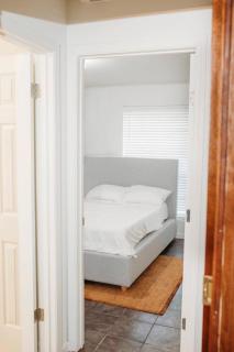Cozy Rustic Austin Retreat - 3BR 2BA - 6
