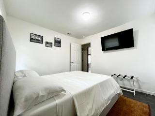 Cozy Rustic Austin Retreat - 3BR 2BA - 5