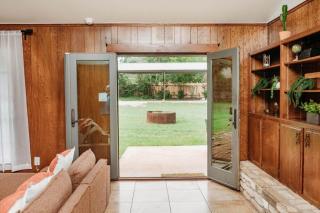 Cozy Rustic Austin Retreat - 3BR 2BA - 1