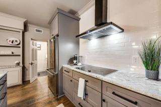 Modern Spacious 3 bed 3 12 bath suites - 4