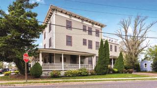 Breezes On Broad - 0